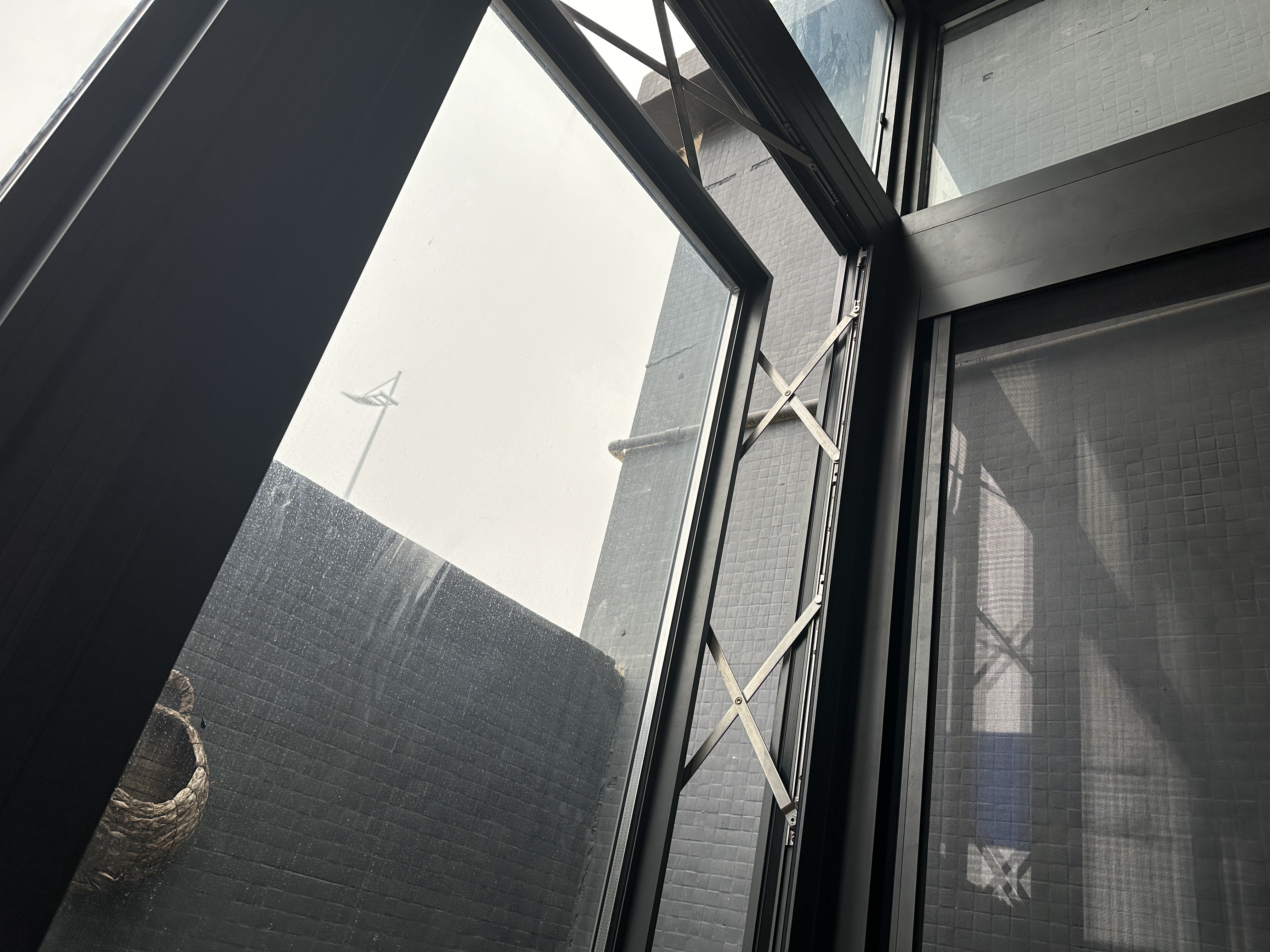 Modern Windproof Aluminum New Design House Patio Villa Waterproof Swing Graphic Design Aluminum Alloy windows and Doors