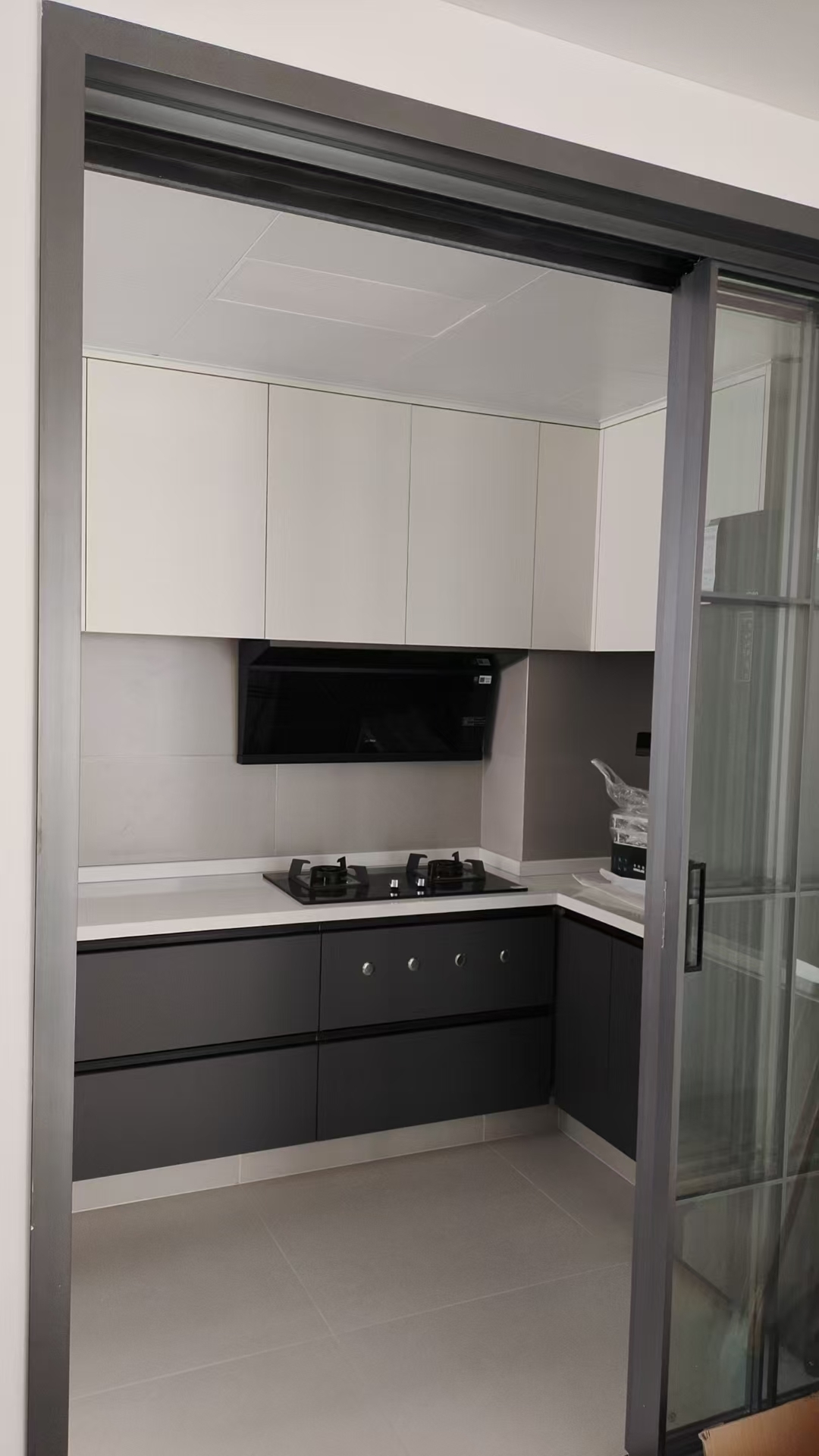 Waterproof and Moisture-proof Aluminum Cabinet Doors Can Be Customized to Any Size for Kitchen Cabinets.