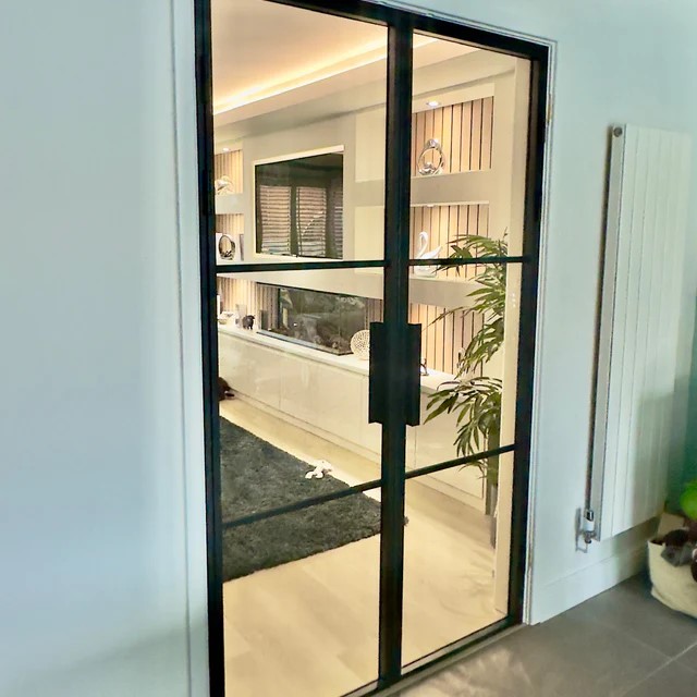 Standard Certified Modern Aluminum Glass Fire Door Finished Surface for Hotels Hospitals Outdoor Use Commercial Fire Prevention