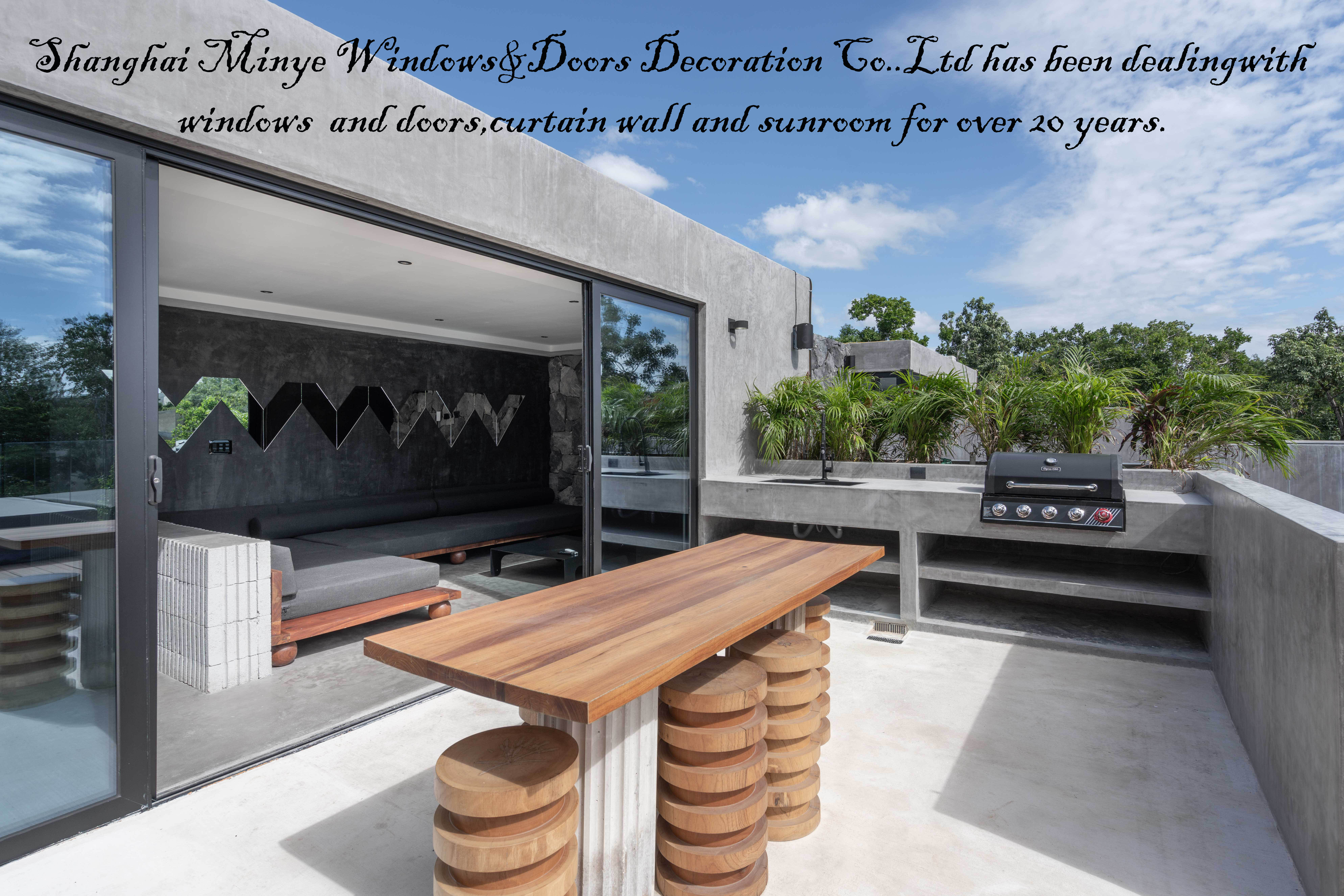 Semi Circular Aluminum Window Showcase