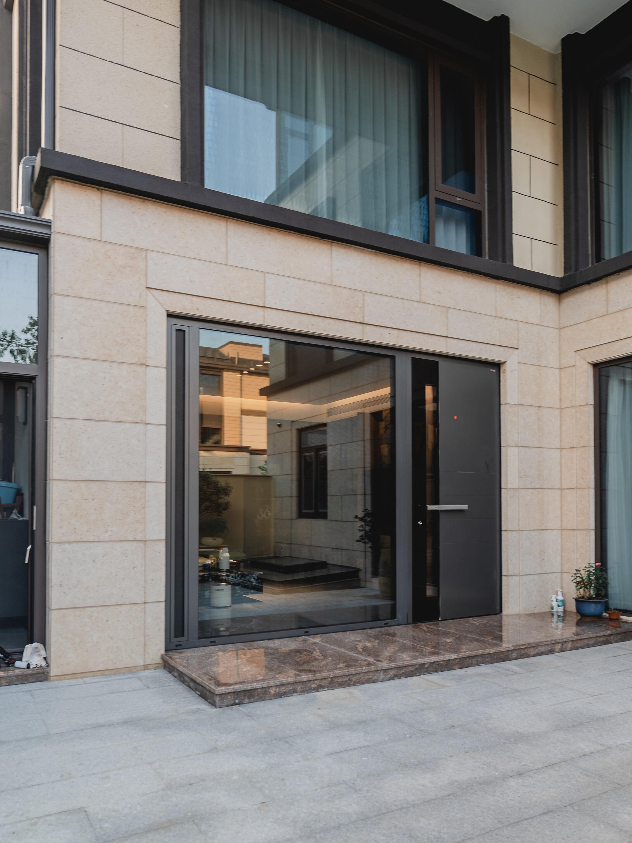Hurricane Resistant Thermal Break Aluminum Hinged Door with Large Window Waterproof Soundproof for Villa Hotel Entrance