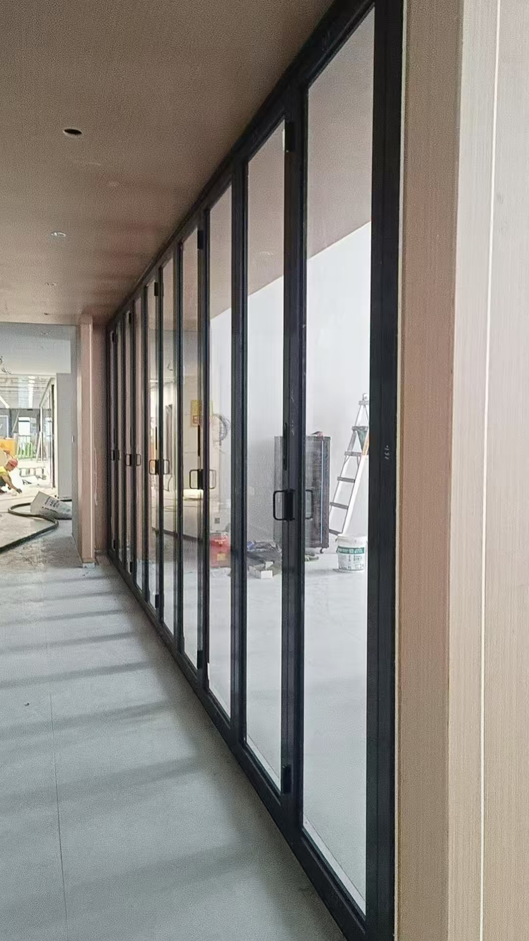 Smooth Sliding Anti-pinch Aluminum Structure For Backyard Patio And Residential Terrace Exterior Folding Door