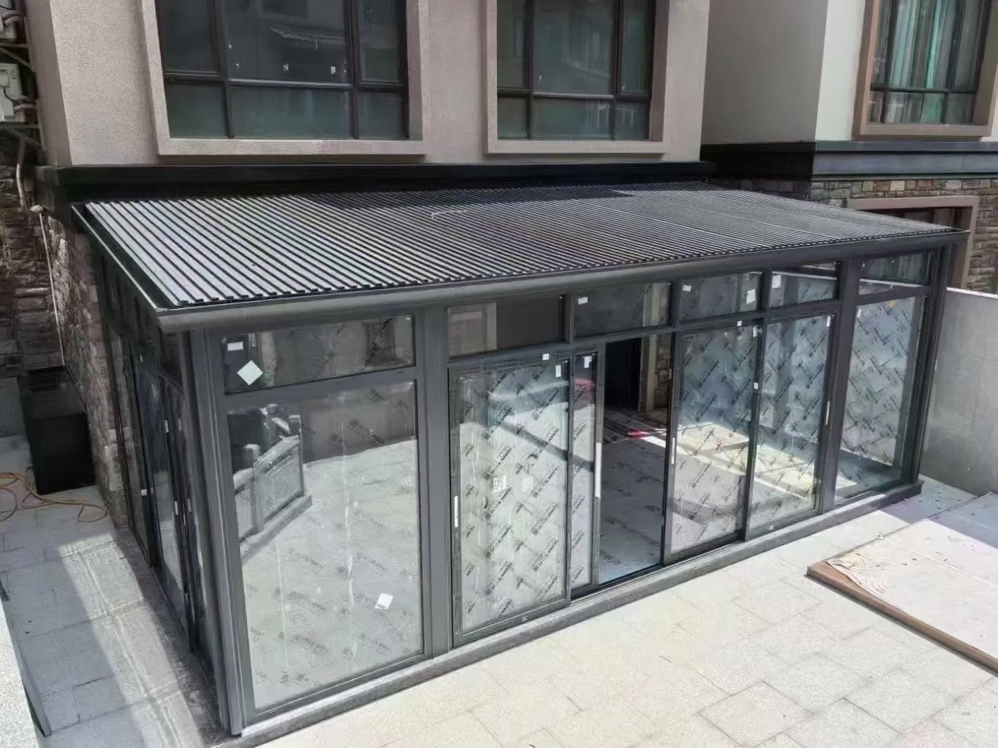 Heat Insulated Eco-Friendly Modern Aluminium Panel Flat Roof Glass Sunroom Sliding Doors Double Tempered Double Glazed Hotel
